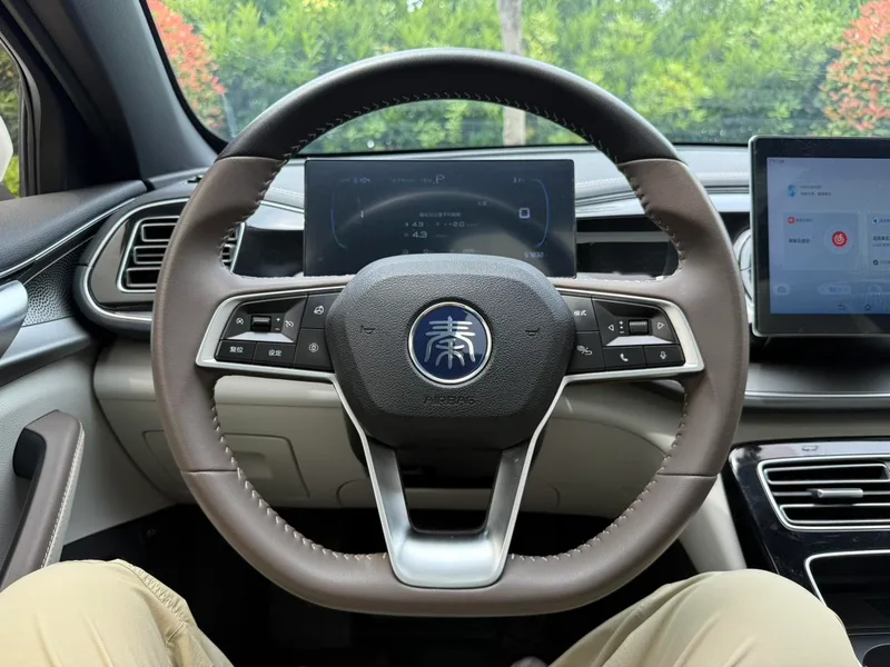BYD Qin PLUS 2023 DM-i Champion Edition 55KM Transcendent interior photo 15 BYD Qin PLUS 2023 DM-i Champion Edition 55KM Transcendent interior photo 15