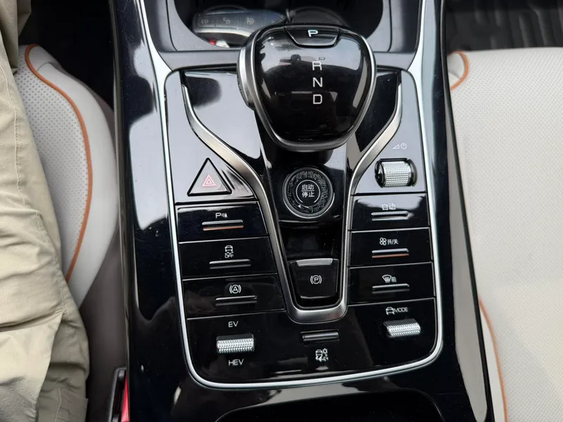 BYD Qin PLUS 2023 DM-i Champion Edition 55KM Transcendent interior photo 18 BYD Qin PLUS 2023 DM-i Champion Edition 55KM Transcendent interior photo 18