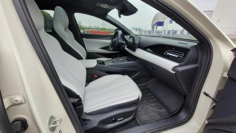 BYD SEAL 06DM 2024 DM-i 120KM Premium Class interior photo 11 BYD SEAL 06DM 2024 DM-i 120KM Premium Class interior photo 11