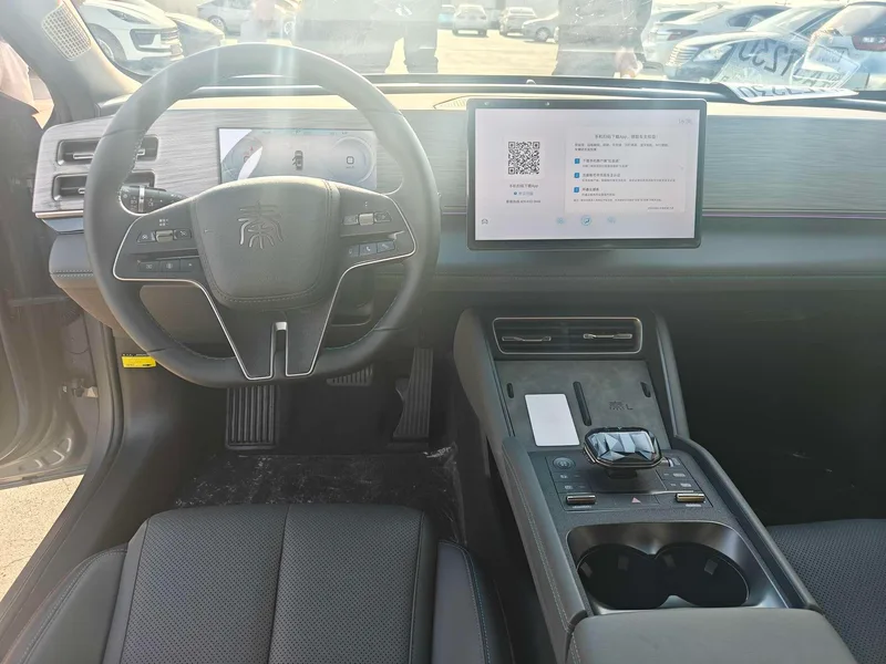 BYD Qin L 2024 DM-i 120KM Leading Type interior photo 10 BYD Qin L 2024 DM-i 120KM Leading Type interior photo 10