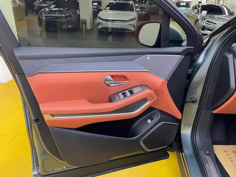 BYD Tang 2025 DM-p 175KM Four-wheel drive drone player version exterior photo 5 BYD Tang 2025 DM-p 175KM Four-wheel drive drone player version exterior photo 5