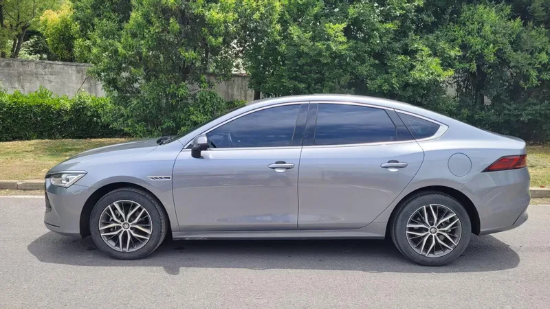 BYD Qin PLUS 2021 DM-i 120KM Flagship exterior photo 4 BYD Qin PLUS 2021 DM-i 120KM Flagship exterior photo 4