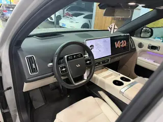 Li Auto L6 2024 Pro version interior photo 9 Li Auto L6 2024 Pro version interior photo 9