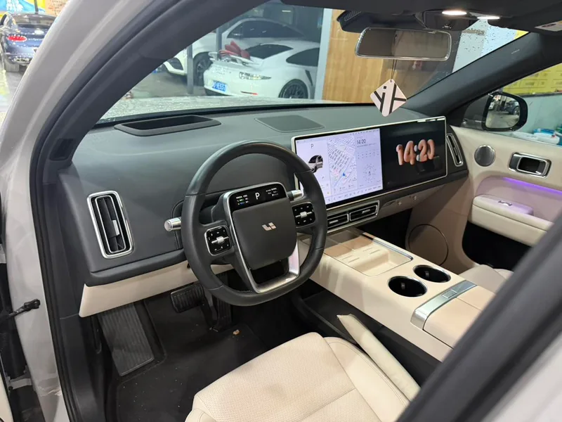 Li Auto L6 2024 Pro version interior photo 9 Li Auto L6 2024 Pro version interior photo 9
