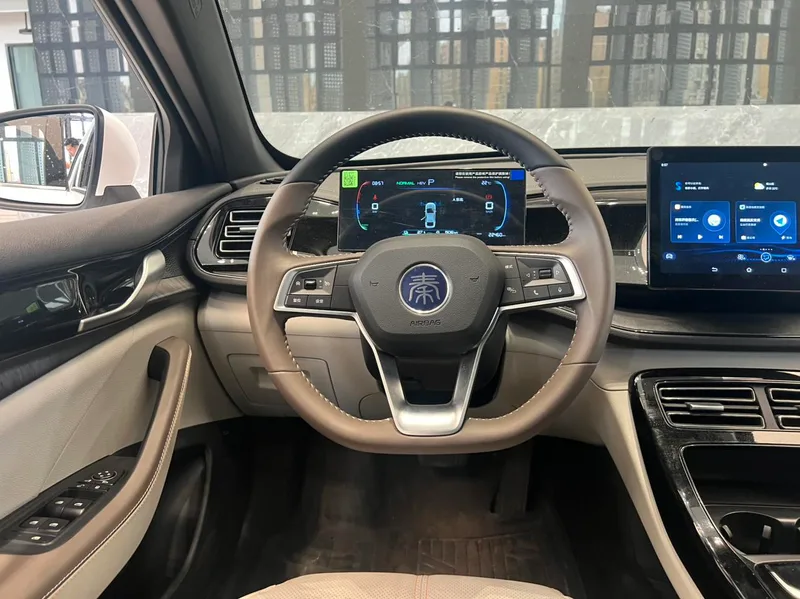 BYD Qin PLUS 2024 Glory Edition DM-i 55KM Leading Type interior photo 11