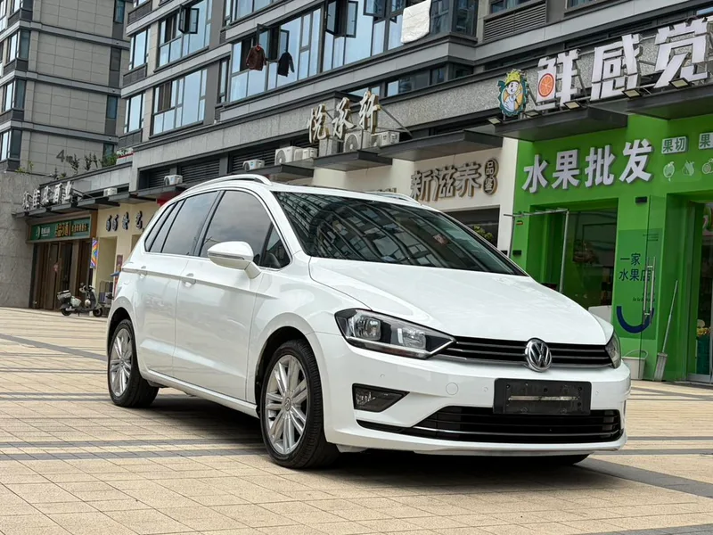 Volkswagen Golf Sportsvan 2016 280TSI Automatic Luxury Model exterior photo 3 Volkswagen Golf Sportsvan 2016 280TSI Automatic Luxury Model exterior photo 3