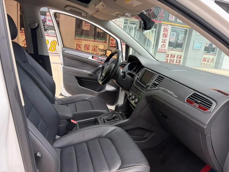 Volkswagen Golf Sportsvan 2016 280TSI Automatic Luxury Model interior photo 8 Volkswagen Golf Sportsvan 2016 280TSI Automatic Luxury Model interior photo 8