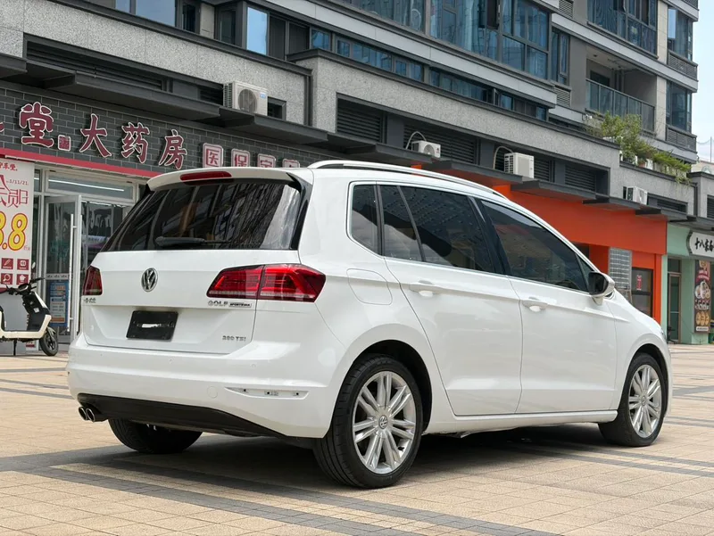 Volkswagen Golf Sportsvan 2016 280TSI Automatic Luxury Model interior photo 12 Volkswagen Golf Sportsvan 2016 280TSI Automatic Luxury Model interior photo 12