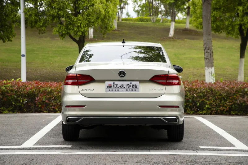 Volkswagen Lavida 2019 1.5L Automatic Vision Edition Country VI exterior photo 5 Volkswagen Lavida 2019 1.5L Automatic Vision Edition Country VI exterior photo 5