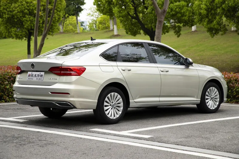 Volkswagen Lavida 2019 1.5L Automatic Vision Edition Country VI exterior photo 6 Volkswagen Lavida 2019 1.5L Automatic Vision Edition Country VI exterior photo 6