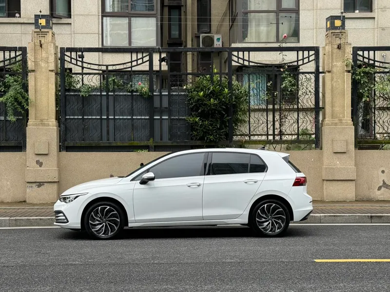 Volkswagen Golf 2024 280TSI DSG Pro 50 Year Legendary Edition exterior photo 2