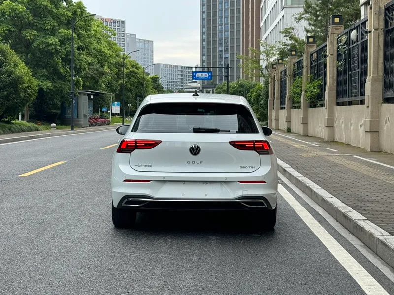 Volkswagen Golf 2024 280TSI DSG Pro 50 Year Legendary Edition exterior photo 4