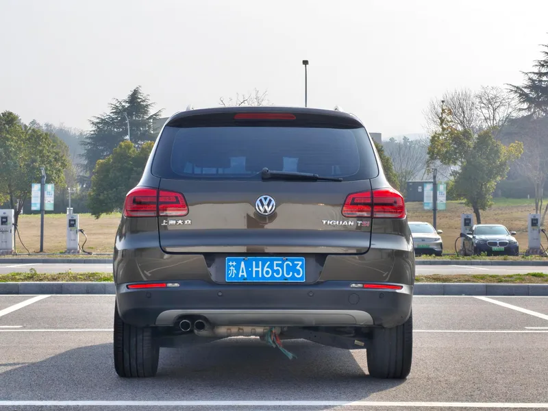 Volkswagen Tiguan 2015 1.8TSI Type de luxe automatique à deux roues motrices extérieur photo 4 Volkswagen Tiguan 2015 1.8TSI Type de luxe automatique à deux roues motrices extérieur photo 4