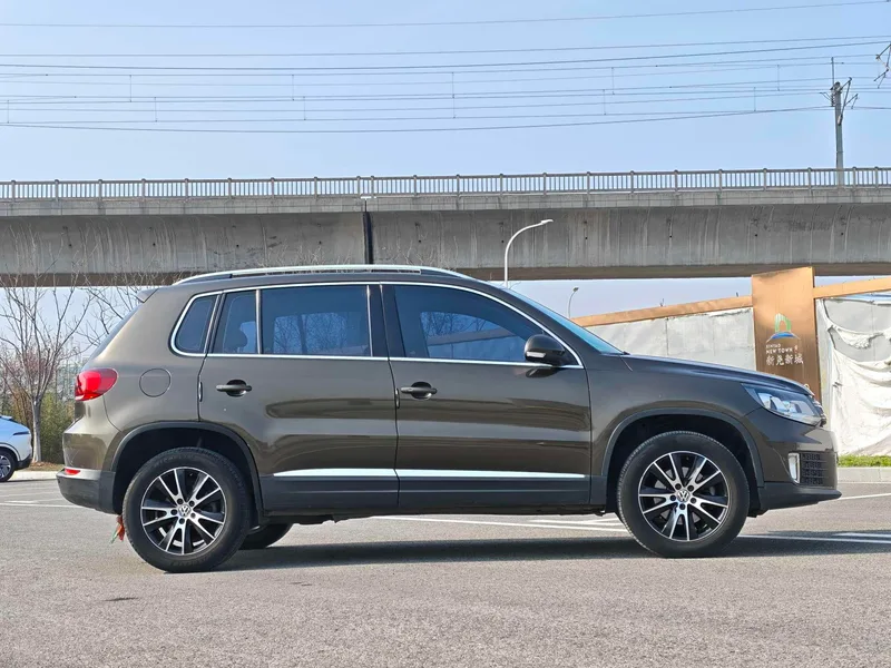 Volkswagen Tiguan 2015 1.8TSI Type de luxe automatique à deux roues motrices intérieur photo 8 Volkswagen Tiguan 2015 1.8TSI Type de luxe automatique à deux roues motrices intérieur photo 8