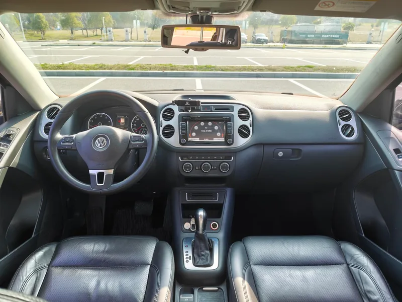 Volkswagen Tiguan 2015 1.8TSI Type de luxe automatique à deux roues motrices intérieur photo 9 Volkswagen Tiguan 2015 1.8TSI Type de luxe automatique à deux roues motrices intérieur photo 9