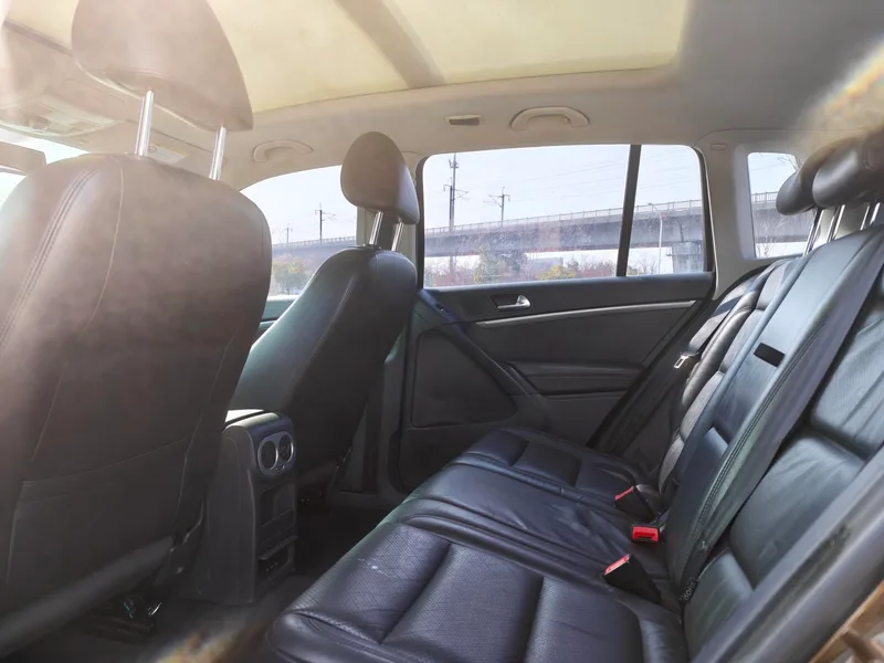 Volkswagen Tiguan 2015 1.8TSI Type de luxe automatique à deux roues motrices intérieur photo 12 Volkswagen Tiguan 2015 1.8TSI Type de luxe automatique à deux roues motrices intérieur photo 12