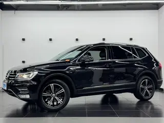 Volkswagen Tiguan L 2020 330TSI Automatic two-wheel drive panoramic comfort version Country VI exterior photo 1 Volkswagen Tiguan L 2020 330TSI Automatic two-wheel drive panoramic comfort version Country VI exterior photo 1