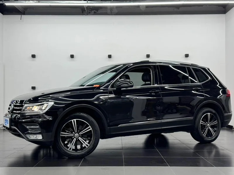 Volkswagen Tiguan L 2020 330TSI Automatic two-wheel drive panoramic comfort version Country VI exterior photo 1 Volkswagen Tiguan L 2020 330TSI Automatic two-wheel drive panoramic comfort version Country VI exterior photo 1