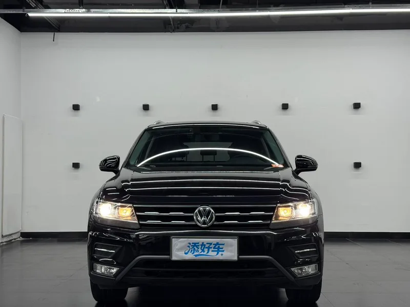 Volkswagen Tiguan L 2020 330TSI Automatic two-wheel drive panoramic comfort version Country VI exterior photo 2 Volkswagen Tiguan L 2020 330TSI Automatic two-wheel drive panoramic comfort version Country VI exterior photo 2
