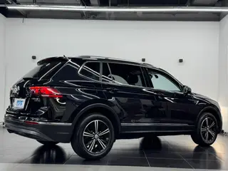 Volkswagen Tiguan L 2020 330TSI Automatic two-wheel drive panoramic comfort version Country VI exterior photo 4 Volkswagen Tiguan L 2020 330TSI Automatic two-wheel drive panoramic comfort version Country VI exterior photo 4
