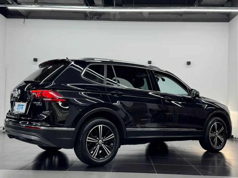 Volkswagen Tiguan L 2020 330TSI Automatic two-wheel drive panoramic comfort version Country VI exterior photo 4 Volkswagen Tiguan L 2020 330TSI Automatic two-wheel drive panoramic comfort version Country VI exterior photo 4
