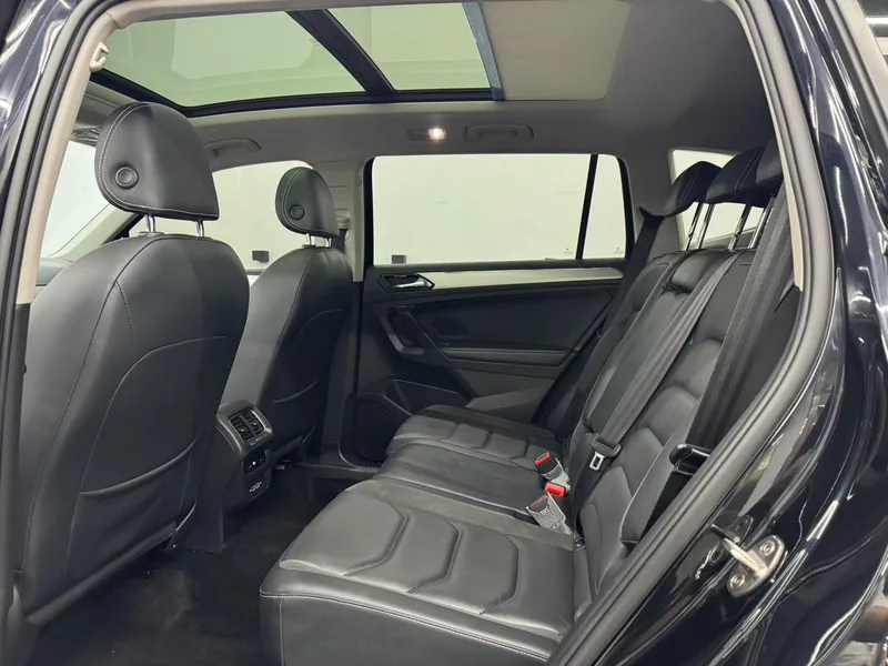 Volkswagen Tiguan L 2020 330TSI Automatic two-wheel drive panoramic comfort version Country VI exterior photo 5 Volkswagen Tiguan L 2020 330TSI Automatic two-wheel drive panoramic comfort version Country VI exterior photo 5