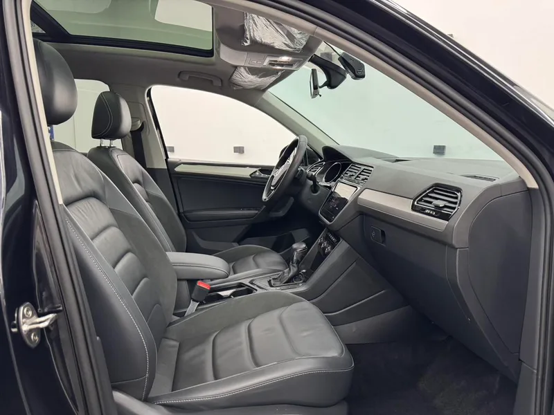 Volkswagen Tiguan L 2020 330TSI Automatic two-wheel drive panoramic comfort version Country VI exterior photo 6 Volkswagen Tiguan L 2020 330TSI Automatic two-wheel drive panoramic comfort version Country VI exterior photo 6