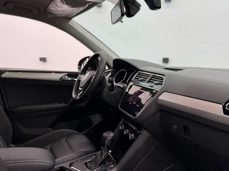 Volkswagen Tiguan L 2020 330TSI Automatic two-wheel drive panoramic comfort version Country VI exterior photo 7 Volkswagen Tiguan L 2020 330TSI Automatic two-wheel drive panoramic comfort version Country VI exterior photo 7