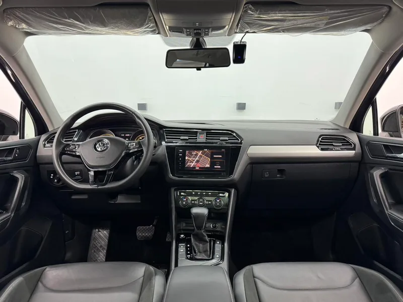 Volkswagen Tiguan L 2020 330TSI Automatic two-wheel drive panoramic comfort version Country VI interior photo 9 Volkswagen Tiguan L 2020 330TSI Automatic two-wheel drive panoramic comfort version Country VI interior photo 9