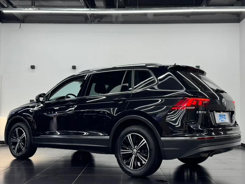 Volkswagen Tiguan L 2020 330TSI Automatic two-wheel drive panoramic comfort version Country VI interior photo 13 Volkswagen Tiguan L 2020 330TSI Automatic two-wheel drive panoramic comfort version Country VI interior photo 13