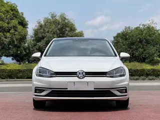 Volkswagen Golf 2018 230TSI Automatic Comfort Type exterior photo 3 Volkswagen Golf 2018 230TSI Automatic Comfort Type exterior photo 3