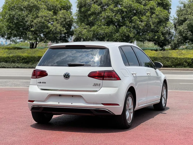 Volkswagen Golf 2018 230TSI Automatic Comfort Type exterior photo 5 Volkswagen Golf 2018 230TSI Automatic Comfort Type exterior photo 5