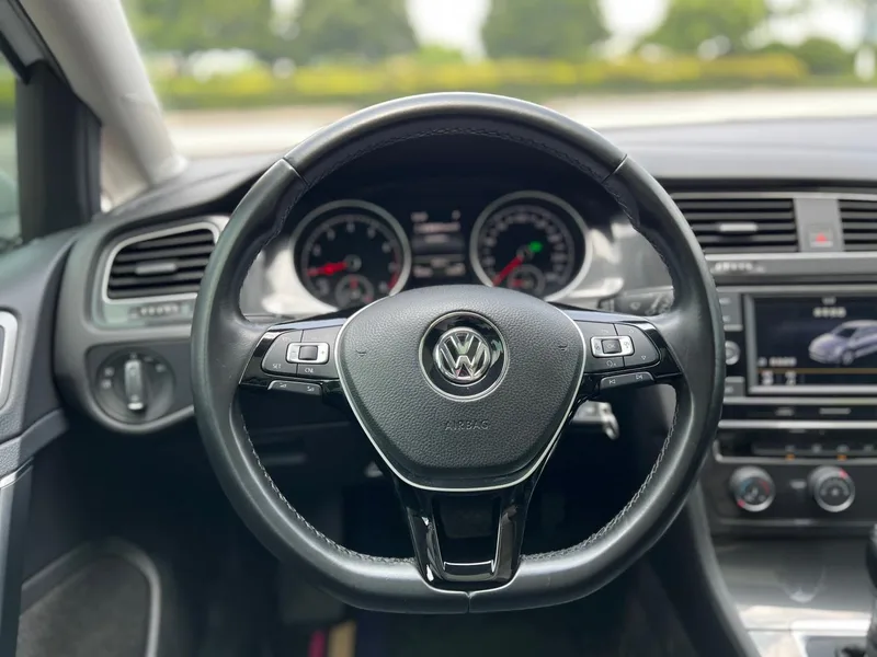 Volkswagen Golf 2018 230TSI Automatic Comfort Type interior photo 18 Volkswagen Golf 2018 230TSI Automatic Comfort Type interior photo 18