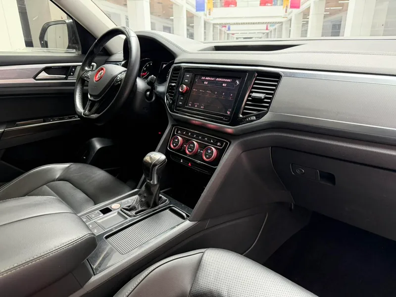 Volkswagen Teramont 2019 330TSI Two-wheel drive luxury edition China V interior photo 19 Volkswagen Teramont 2019 330TSI Two-wheel drive luxury edition China V interior photo 19