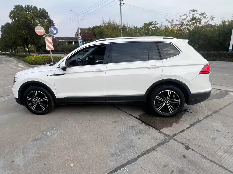 Volkswagen Tiguan L 2021 330TSI Auto Two-Drive Smart Edition exterior photo 4 Volkswagen Tiguan L 2021 330TSI Auto Two-Drive Smart Edition exterior photo 4