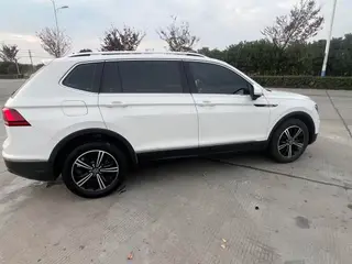 Volkswagen Tiguan L 2021 330TSI Auto Two-Drive Smart Edition interior photo 10 Volkswagen Tiguan L 2021 330TSI Auto Two-Drive Smart Edition interior photo 10