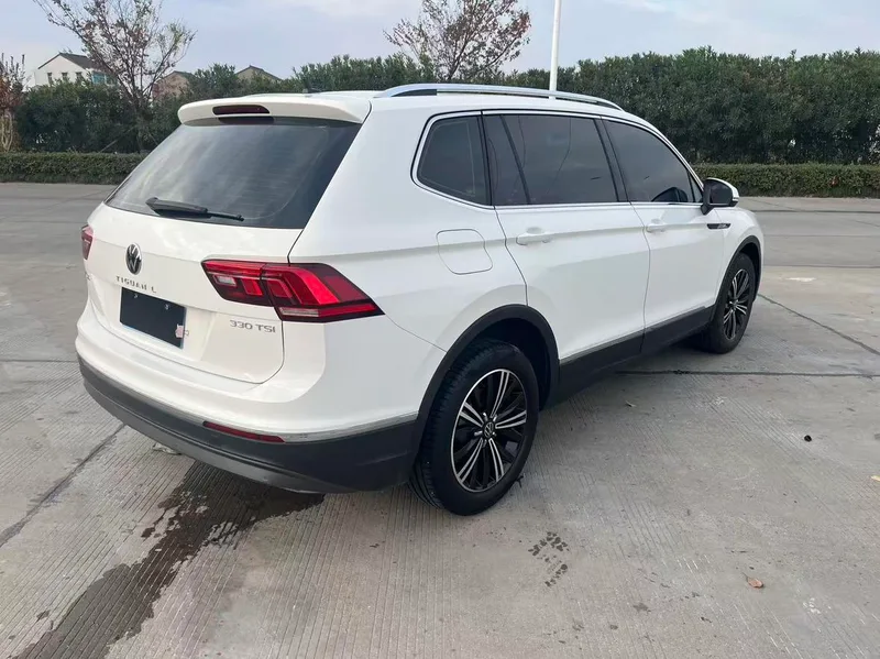 Volkswagen Tiguan L 2021 330TSI Auto Two-Drive Smart Edition interior photo 13 Volkswagen Tiguan L 2021 330TSI Auto Two-Drive Smart Edition interior photo 13