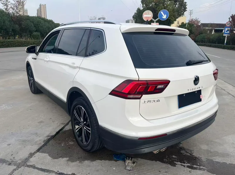 Volkswagen Tiguan L 2021 330TSI Auto Two-Drive Smart Edition interior photo 15 Volkswagen Tiguan L 2021 330TSI Auto Two-Drive Smart Edition interior photo 15