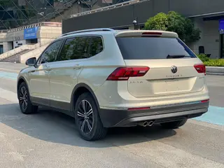 Volkswagen Tiguan L 2021 330TSI Auto Two-Drive Smart Edition interior photo 7 Volkswagen Tiguan L 2021 330TSI Auto Two-Drive Smart Edition interior photo 7