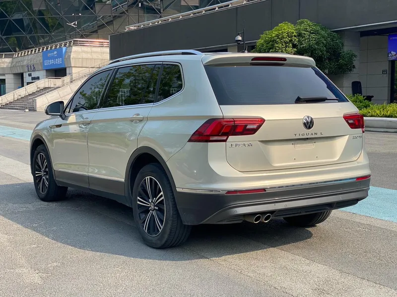 Volkswagen Tiguan L 2021 330TSI Auto Two-Drive Smart Edition interior photo 7 Volkswagen Tiguan L 2021 330TSI Auto Two-Drive Smart Edition interior photo 7