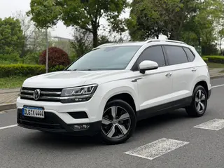 Volkswagen Tharu 2020 280TSI Version confort à deux roues motrices Pays V