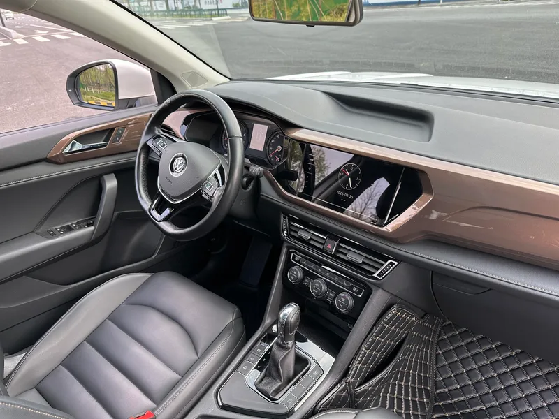 Volkswagen Tharu 2020 330TSI Four-wheel drive deluxe edition Country VI interior photo 16 Volkswagen Tharu 2020 330TSI Four-wheel drive deluxe edition Country VI interior photo 16