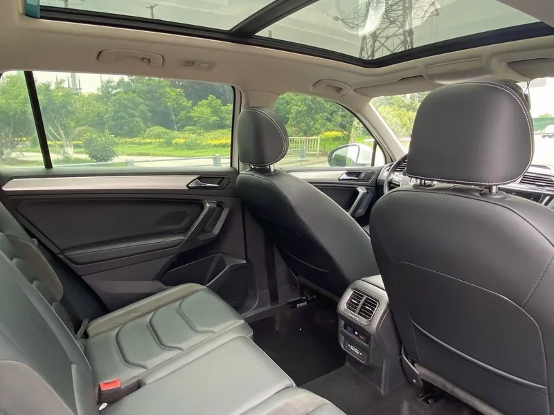 Volkswagen Tiguan L 2021 280TSI Auto Two-Drive Smart Edition interior photo 7 Volkswagen Tiguan L 2021 280TSI Auto Two-Drive Smart Edition interior photo 7
