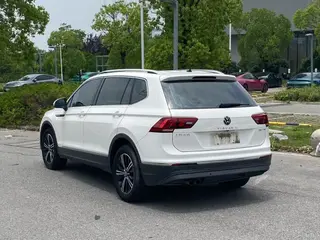 Volkswagen Tiguan L 2021 280TSI Auto Two-Drive Smart Edition interior photo 9 Volkswagen Tiguan L 2021 280TSI Auto Two-Drive Smart Edition interior photo 9