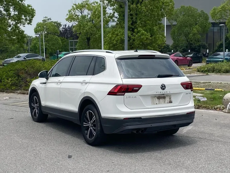 Volkswagen Tiguan L 2021 280TSI Auto Two-Drive Smart Edition interior photo 9 Volkswagen Tiguan L 2021 280TSI Auto Two-Drive Smart Edition interior photo 9