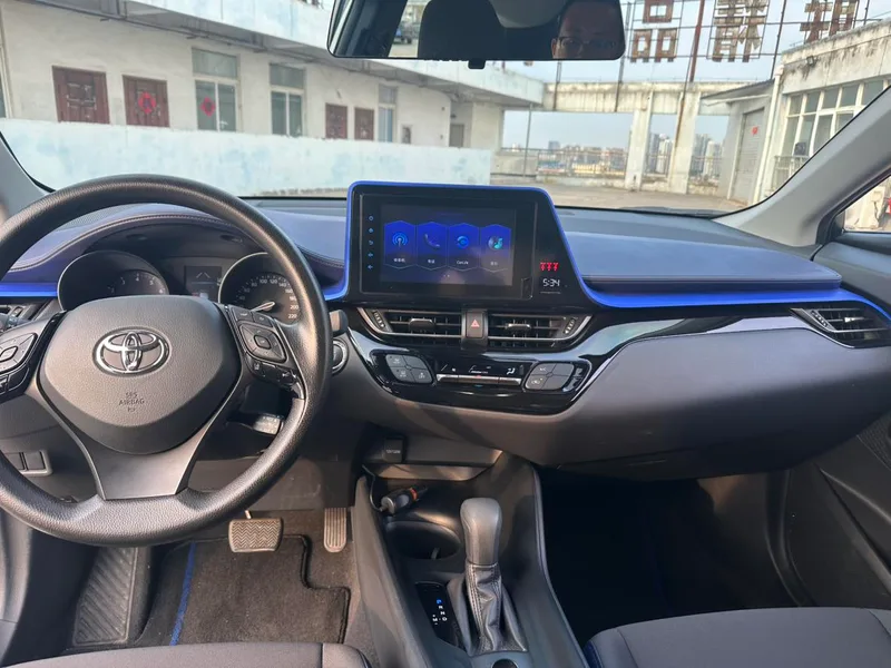 Toyota C-HR 2022 2.0L Comfort Edition interior photo 7 Toyota C-HR 2022 2.0L Comfort Edition interior photo 7