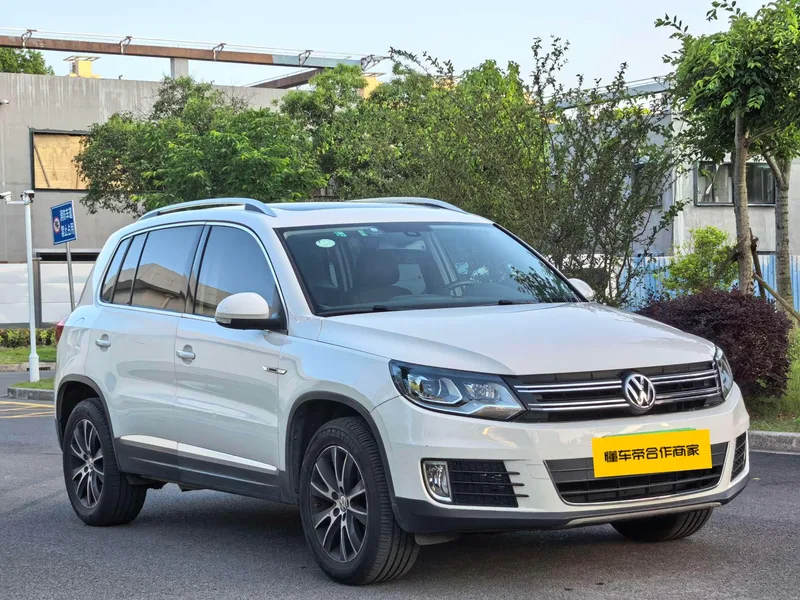 Volkswagen Tiguan 2016 300TSI Édition de luxe à quatre roues motrices automatique extérieur photo 3 Volkswagen Tiguan 2016 300TSI Édition de luxe à quatre roues motrices automatique extérieur photo 3