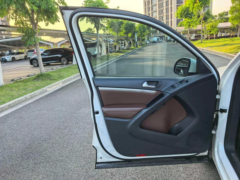 Volkswagen Tiguan 2016 300TSI Édition de luxe à quatre roues motrices automatique extérieur photo 6 Volkswagen Tiguan 2016 300TSI Édition de luxe à quatre roues motrices automatique extérieur photo 6
