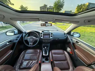 Volkswagen Tiguan 2016 300TSI Édition de luxe à quatre roues motrices automatique intérieur photo 11 Volkswagen Tiguan 2016 300TSI Édition de luxe à quatre roues motrices automatique intérieur photo 11