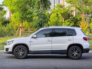 Volkswagen Tiguan 2016 300TSI Édition de luxe à quatre roues motrices automatique intérieur photo 14 Volkswagen Tiguan 2016 300TSI Édition de luxe à quatre roues motrices automatique intérieur photo 14